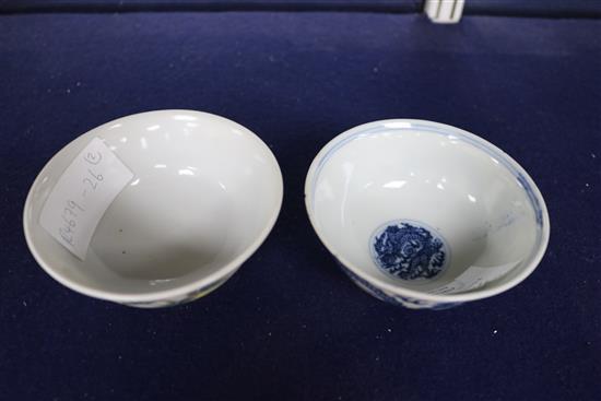 A Chinese blue and white dragon bowl and a Chinese famille rose crickets and flowers bowl, 9.2cm and 9.7cm